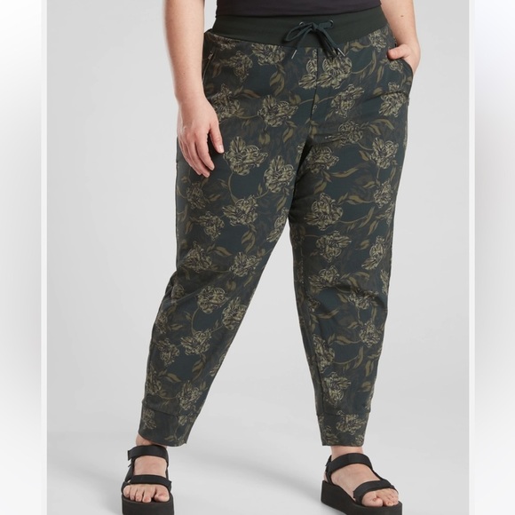 Athleta Pants - Athleta Trekkie North Printed Terra Firma Olive Jogger